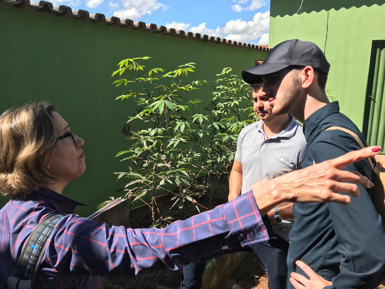 Grupo de pesquisadores do IFG, da UFG e da University College London realizam trabalho extensionista com pequenos agricultores de Goiás.